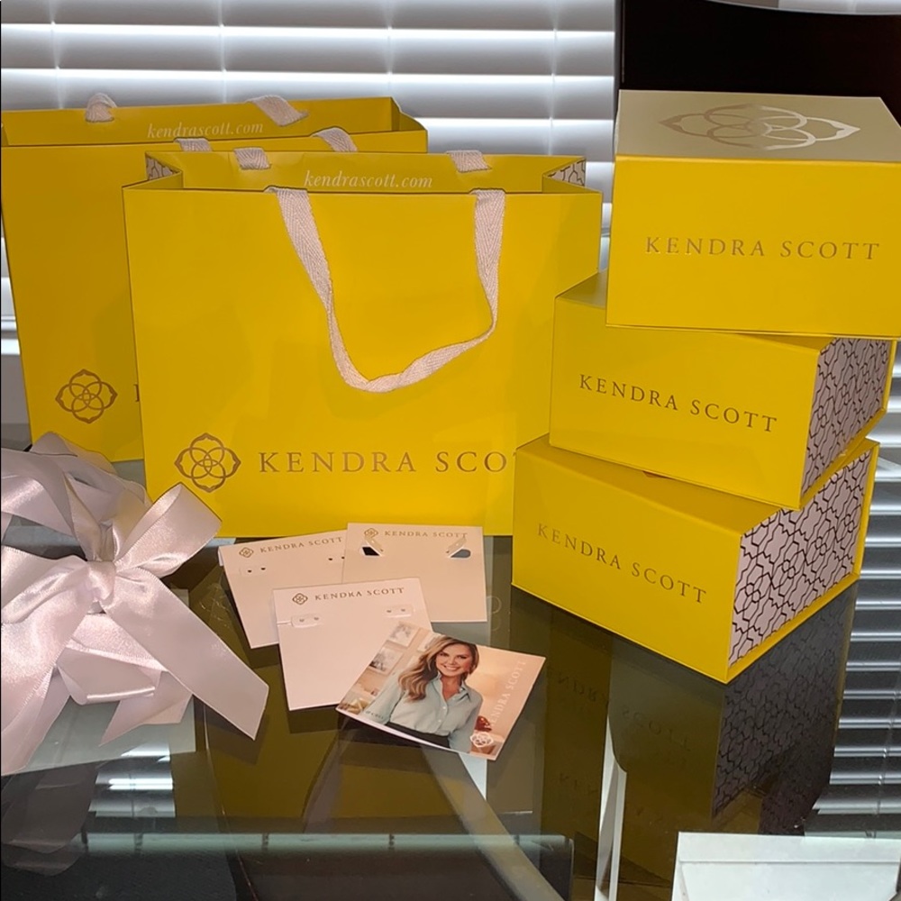 Kendra Scott packaging